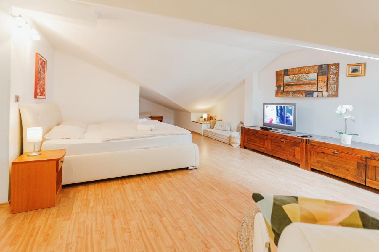 Apartma *